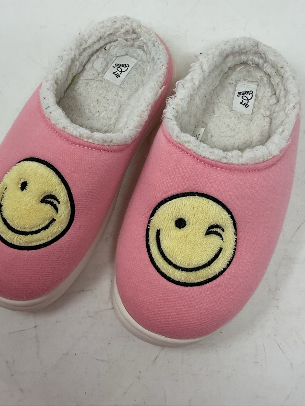 art class Pink Kids Winking Smiley Slip-On Slippers